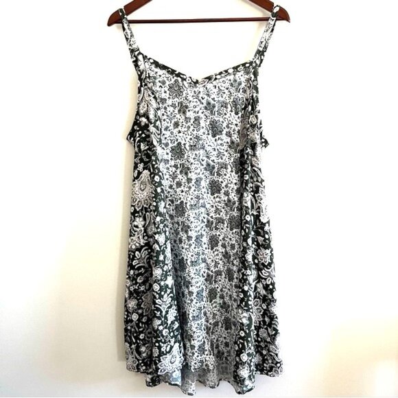 torrid Dresses & Skirts - Torrid Black and White Floral Midi Dress